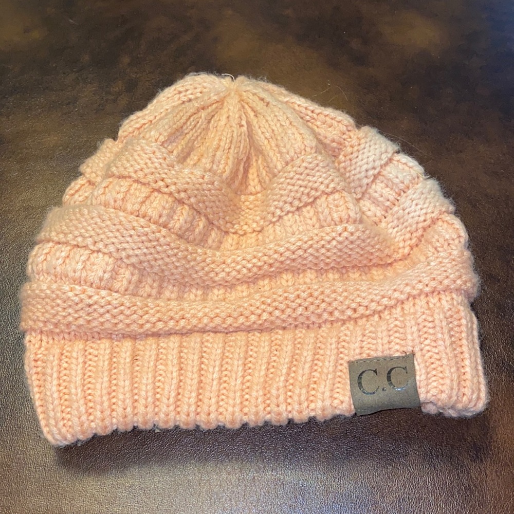 🌵Cody peach CC beanie!